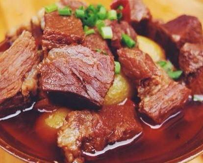 Braised Beef with Potato Rice Bowl (红烧牛肉炖土豆饭)